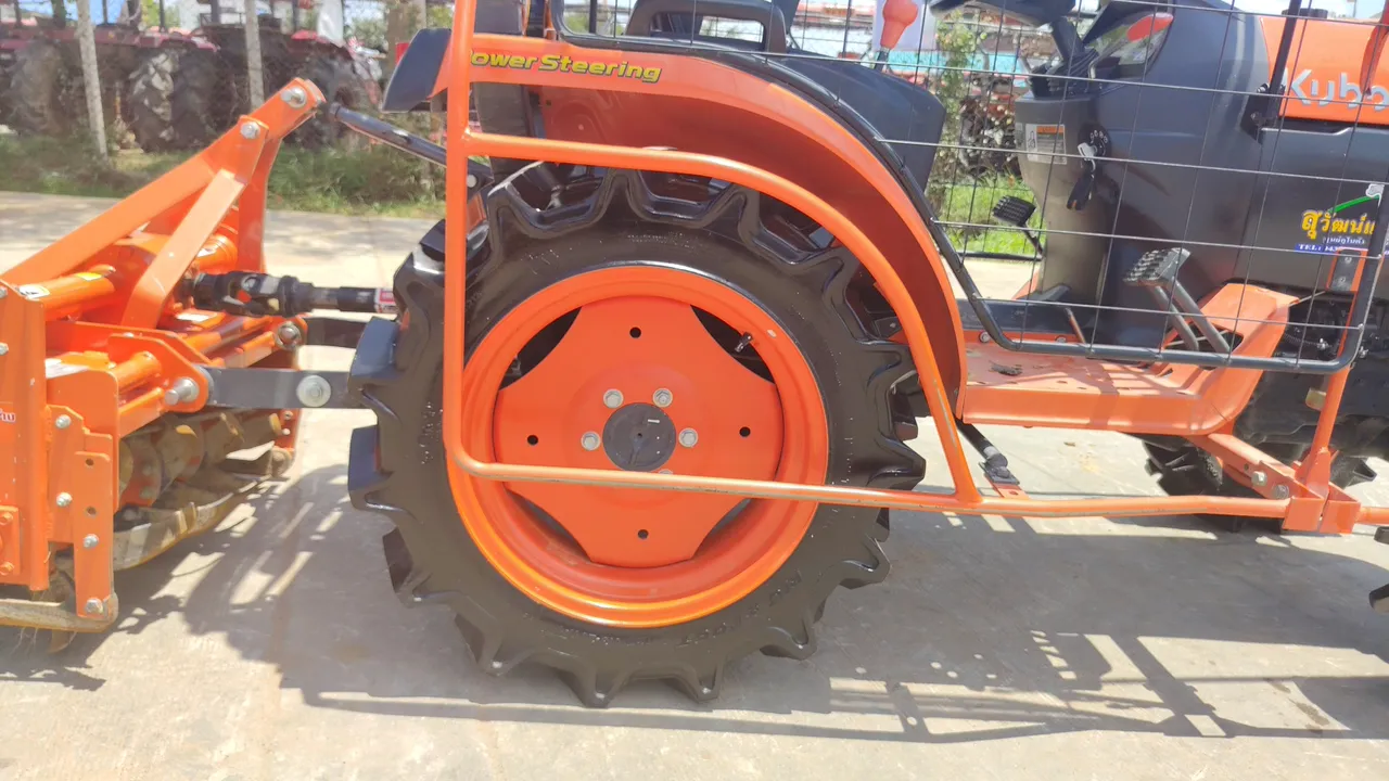 2024 Kubota B2440S-B – Wheel