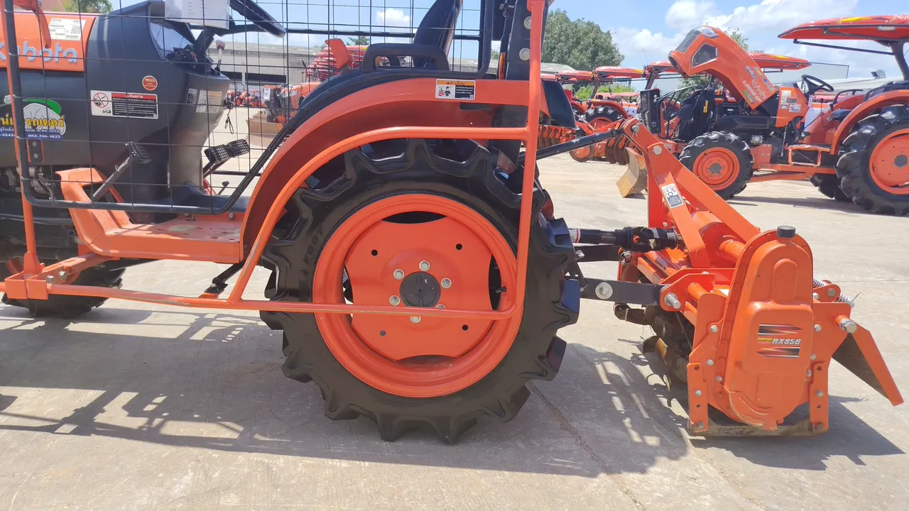2024 Kubota B2440S-B – Wheel