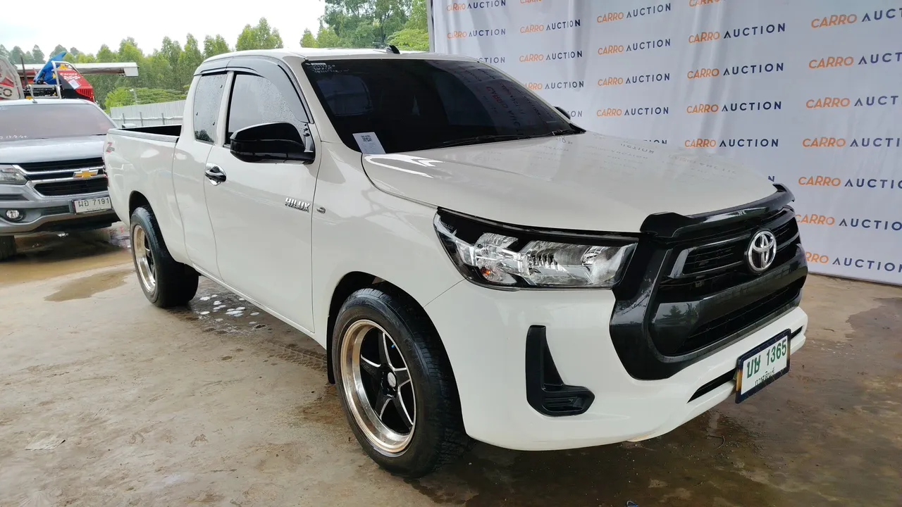 2020 Toyota Hilux Revo – Front