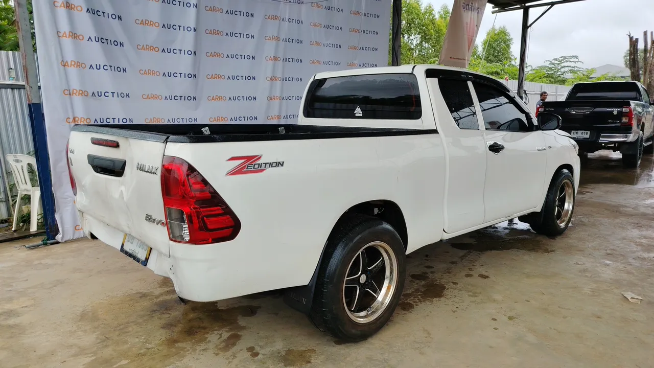 2020 Toyota Hilux Revo – Back