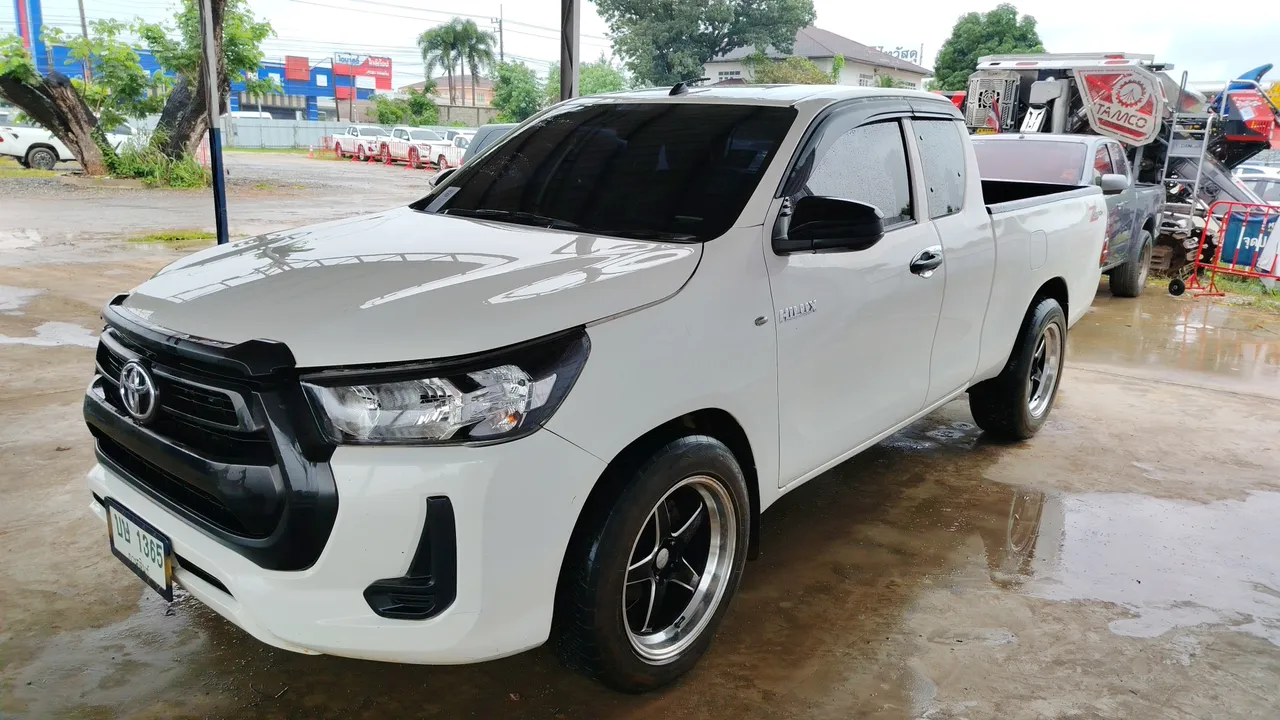 2020 Toyota Hilux Revo – Front