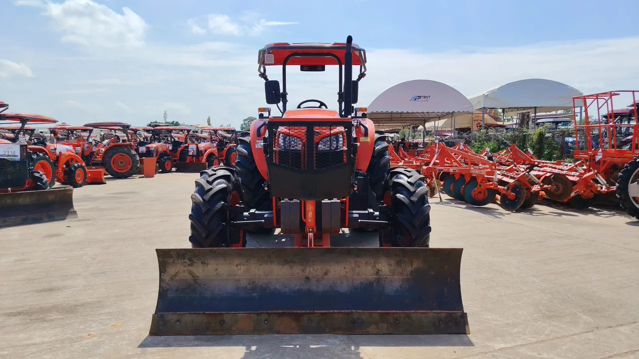 2024 Kubota M8808 – Exterior