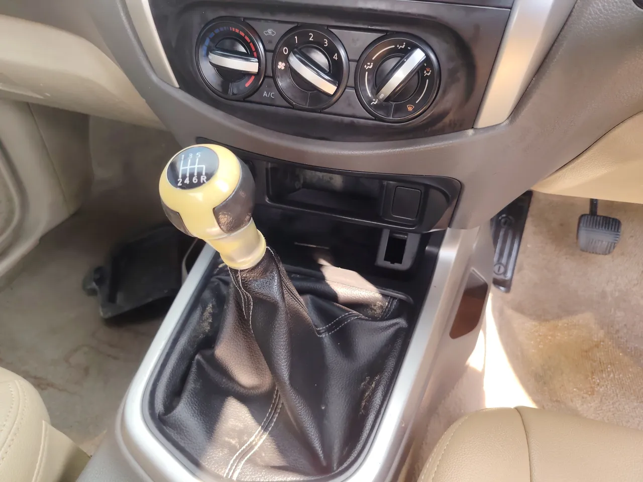 2015 Nissan Navara – Exterior