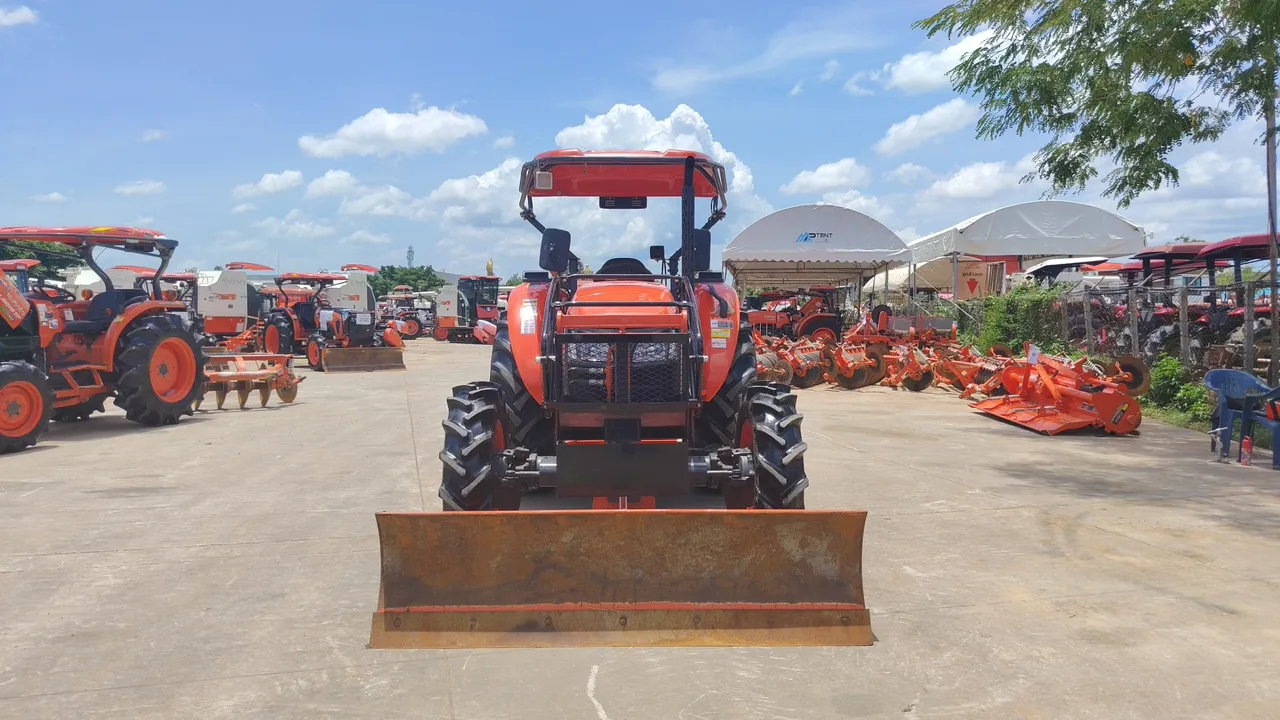 2026 Kubota M6240SUH – Exterior