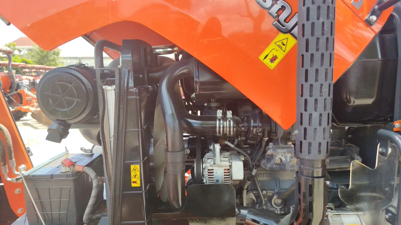 2026 Kubota M6240SUH – Exterior