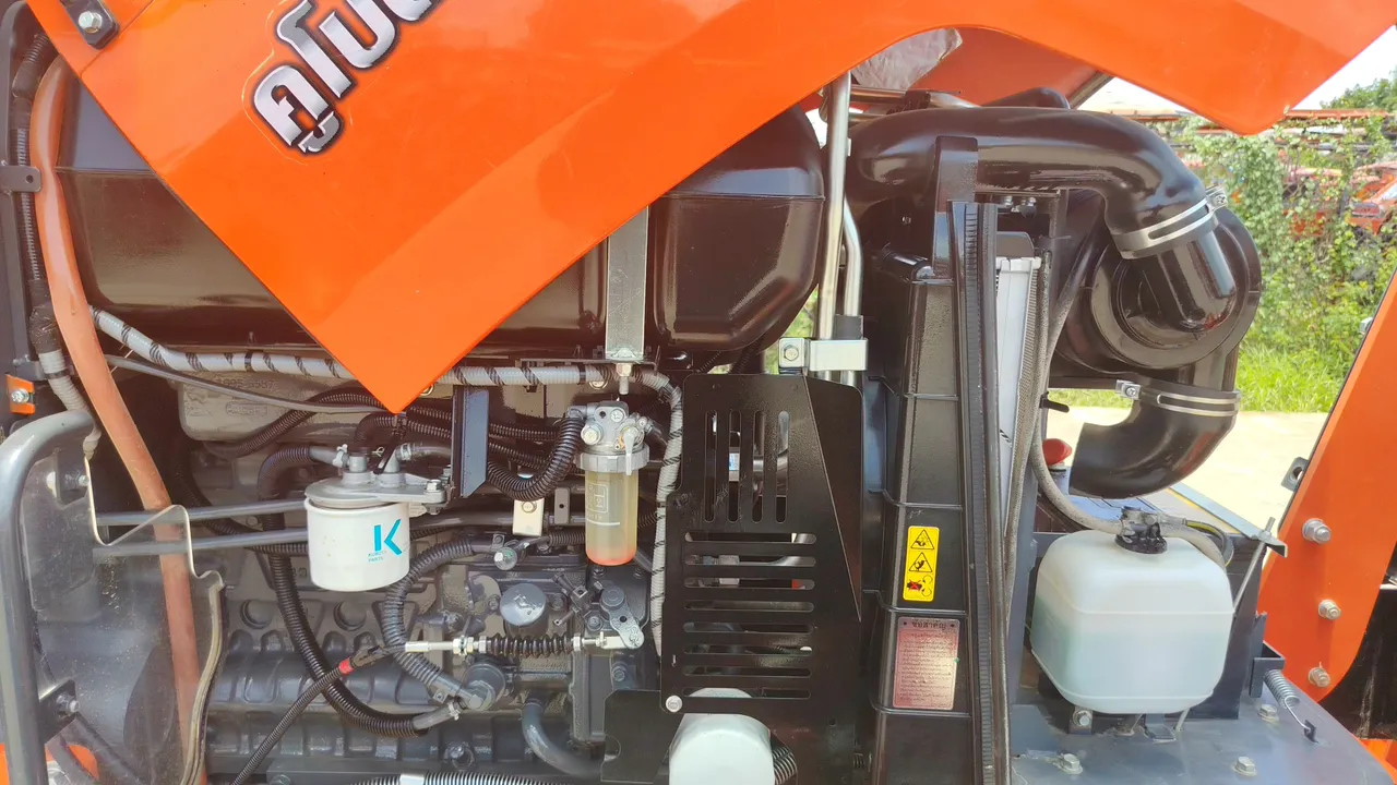 2026 Kubota M6240SUH – Exterior