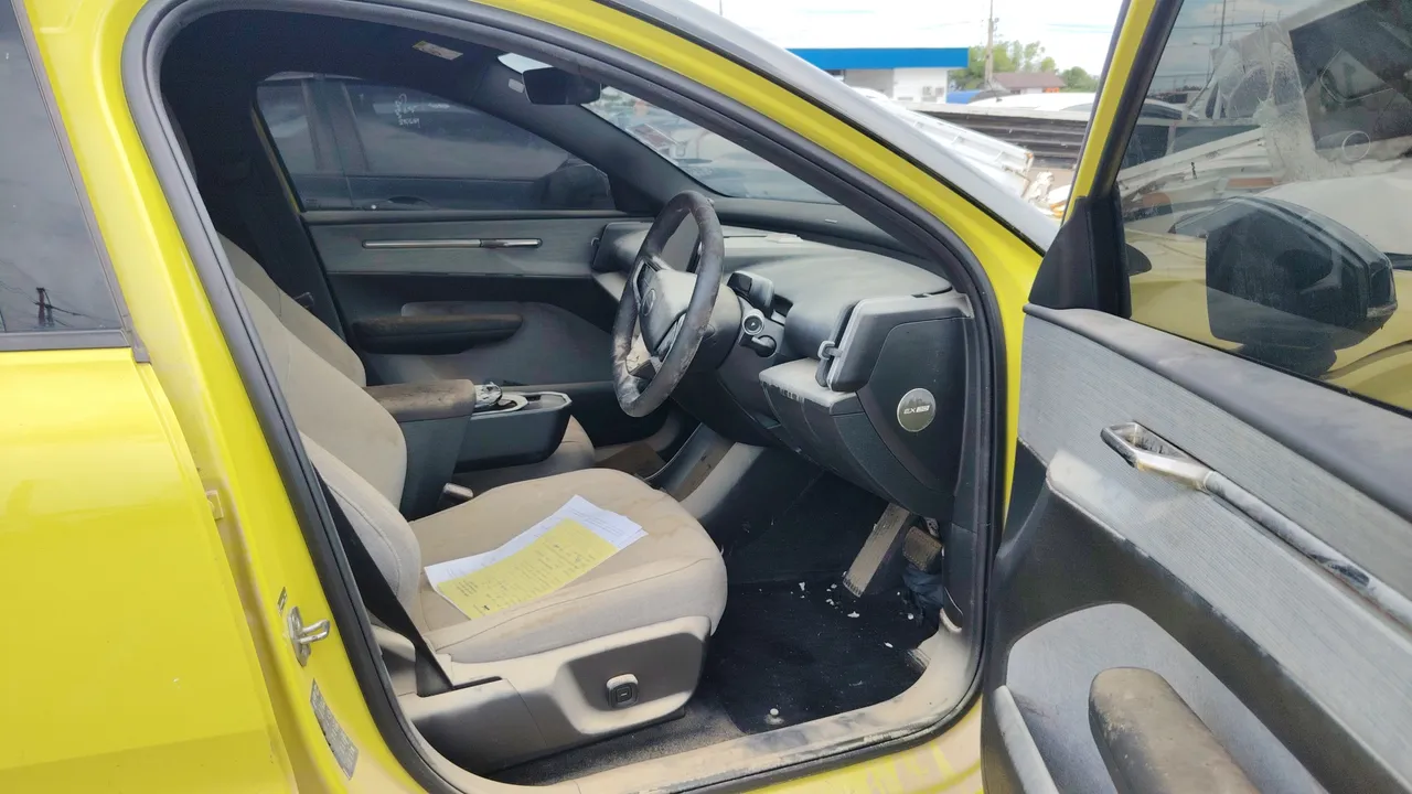 2024 Volvo EX30 – Front