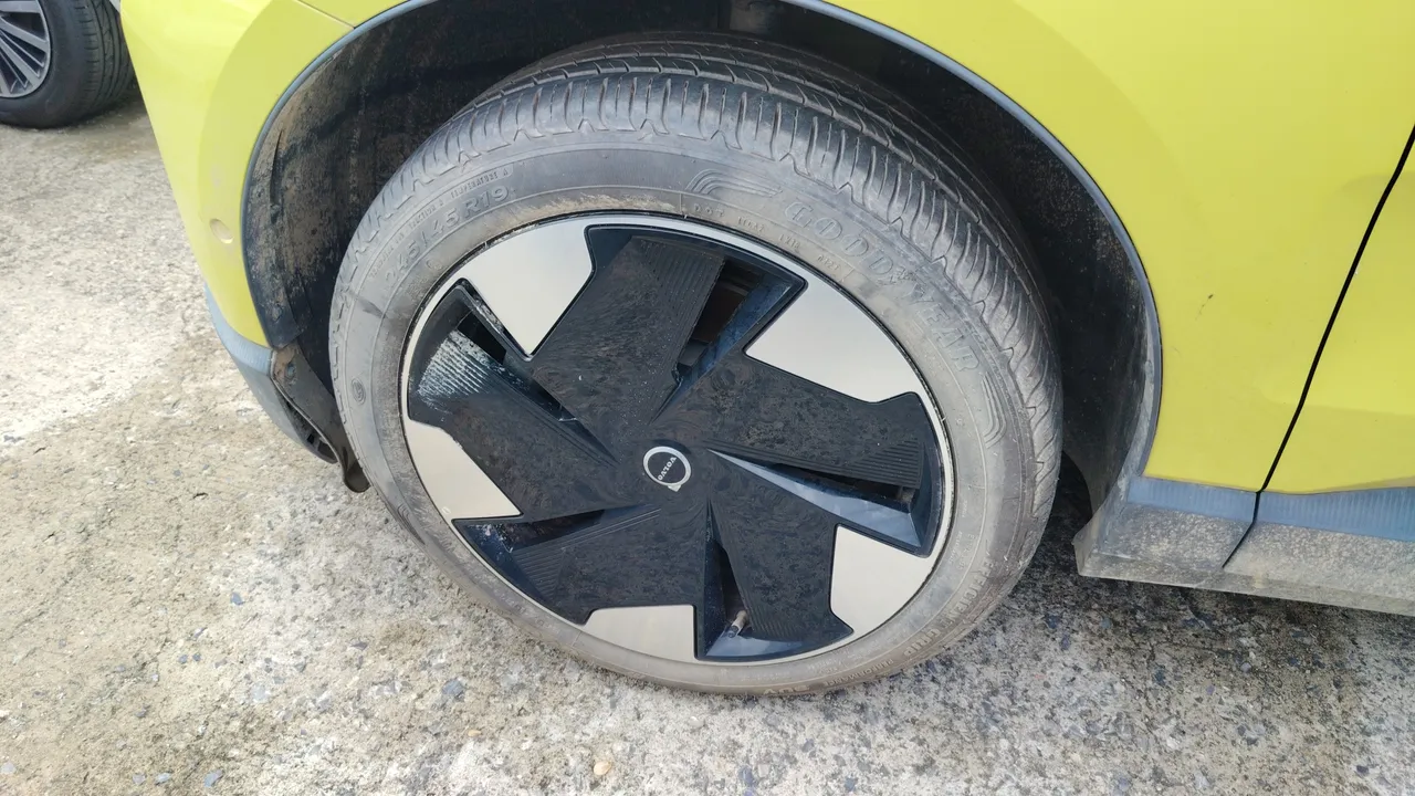 2024 Volvo EX30 – Front