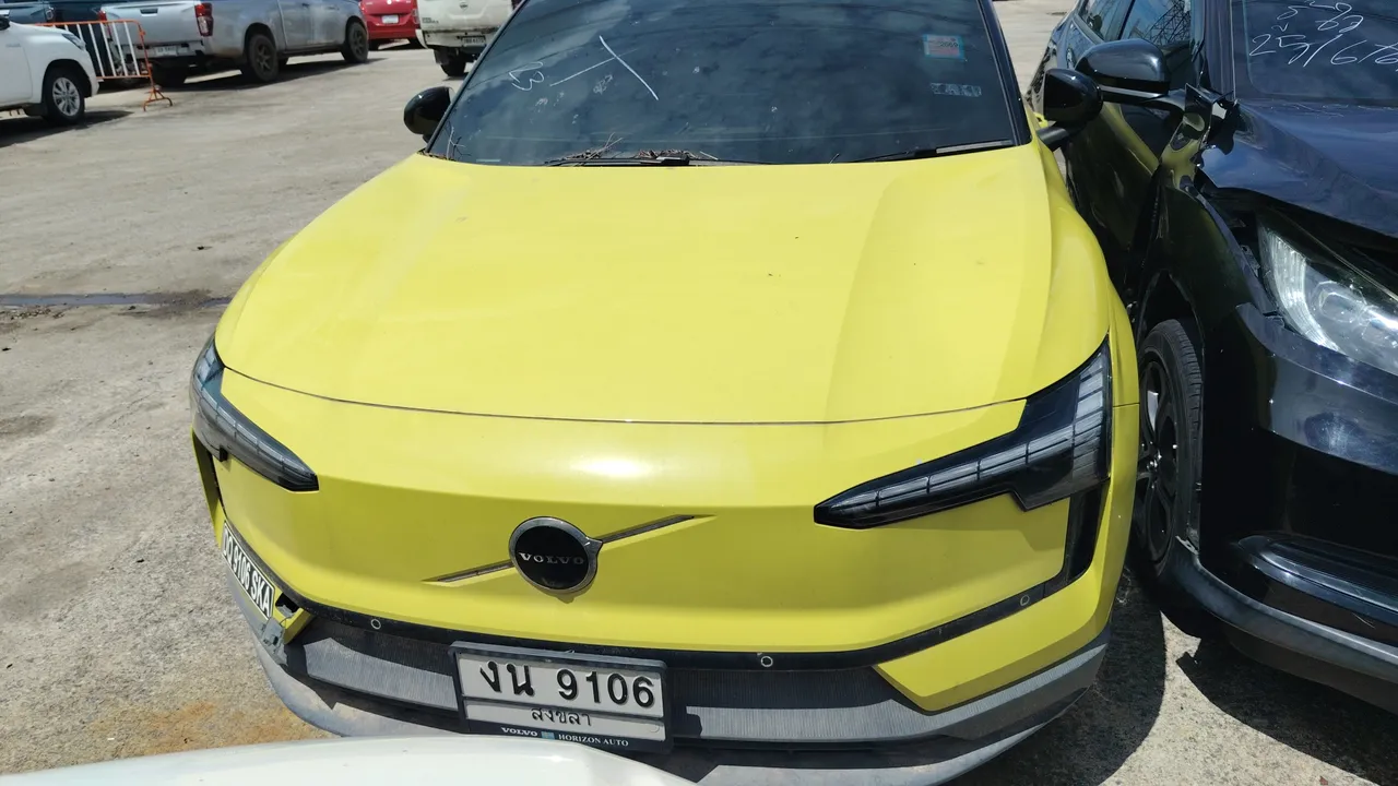 2024 Volvo EX30 – Front