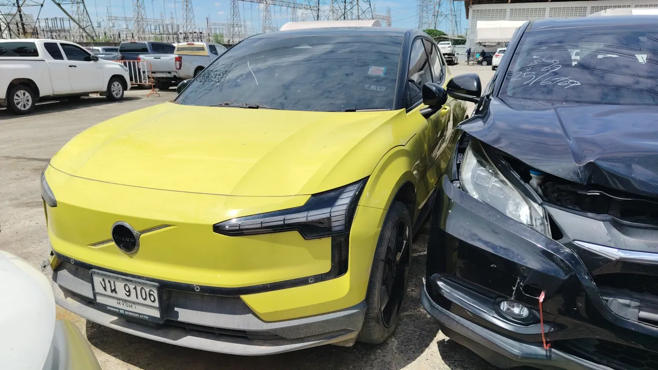 2024 Volvo EX30 – Front