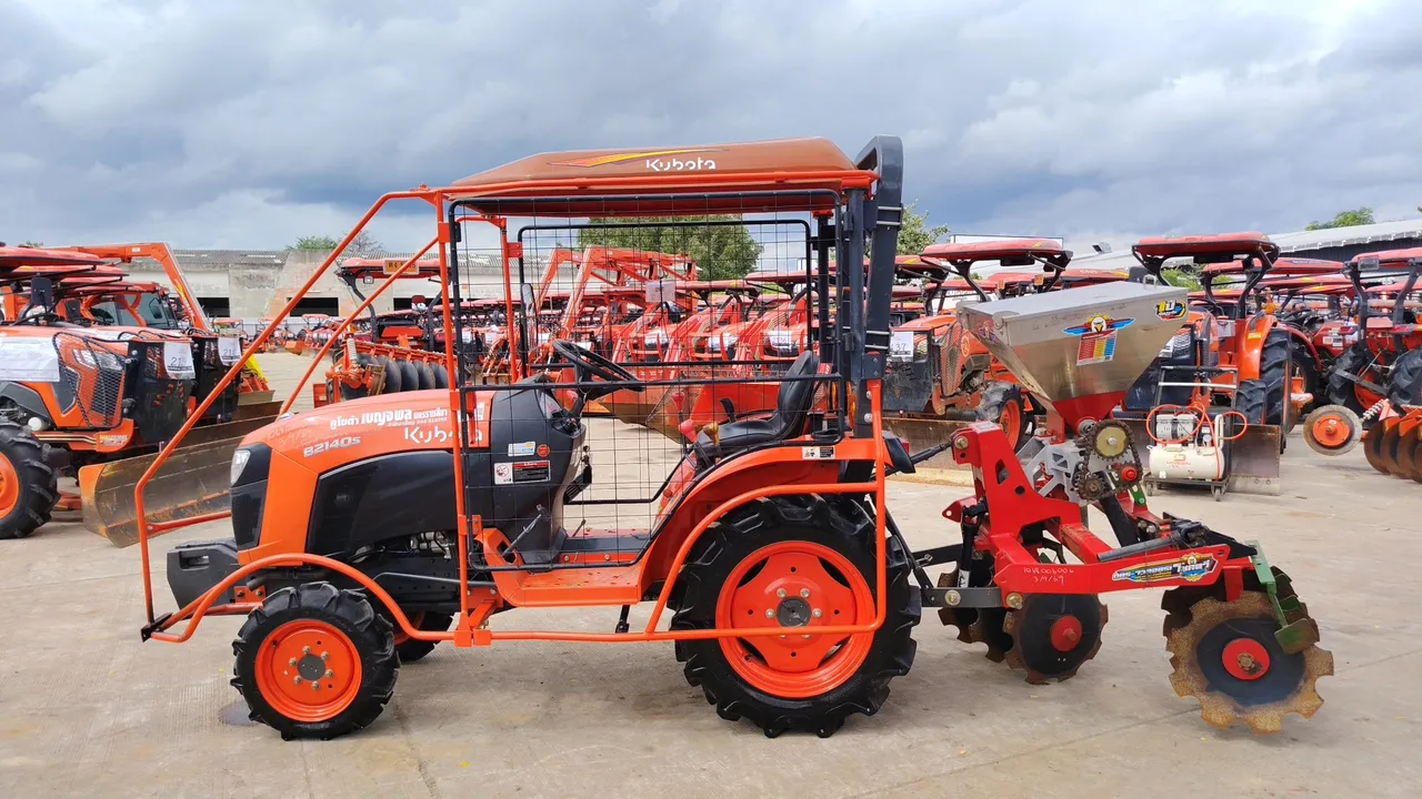 2025 Kubota B2140SN-B – Exterior