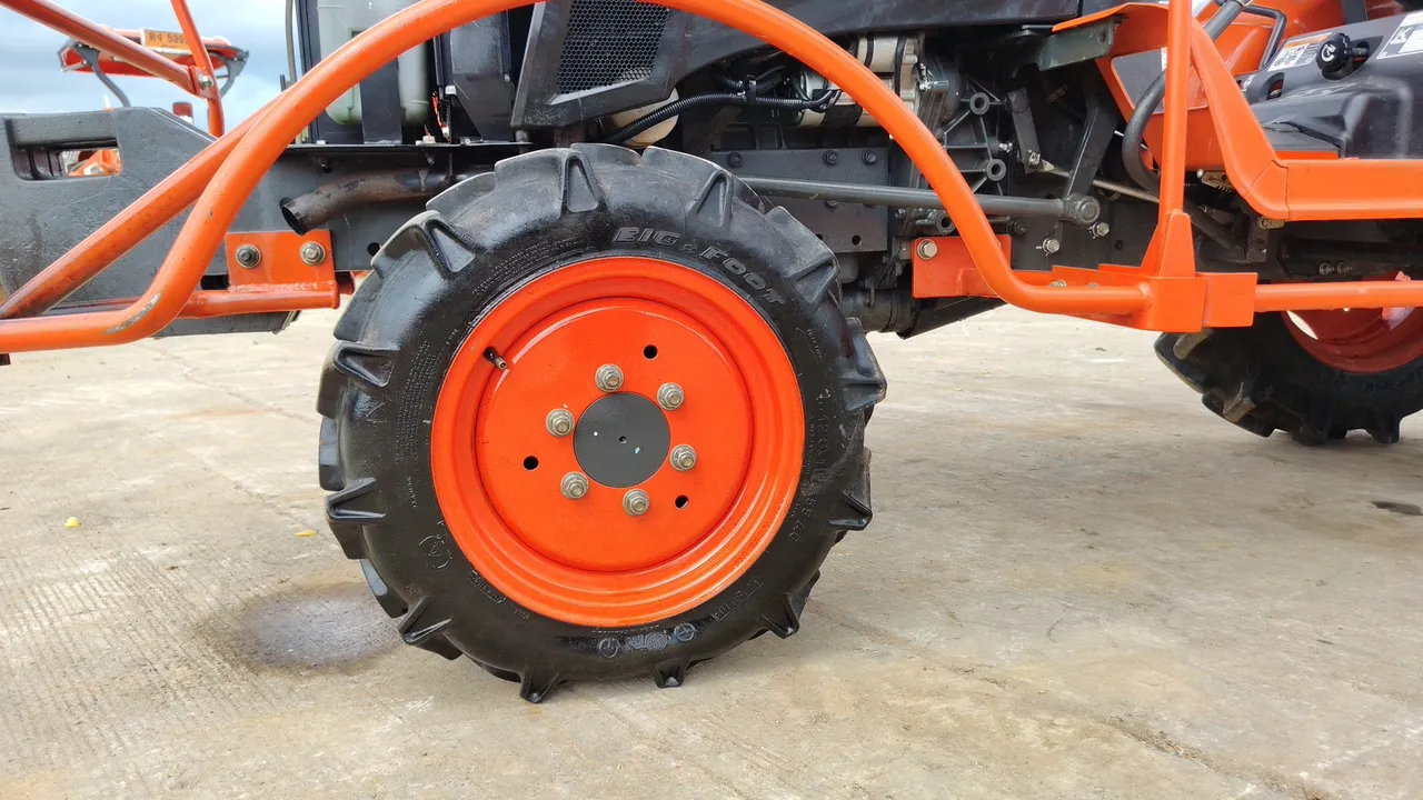 2025 Kubota B2140SN-B – Exterior