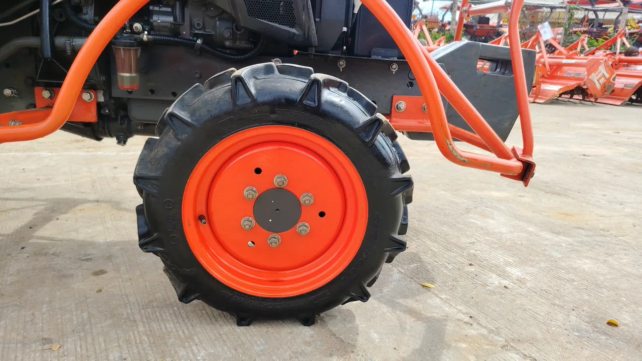 2025 Kubota B2140SN-B – Exterior