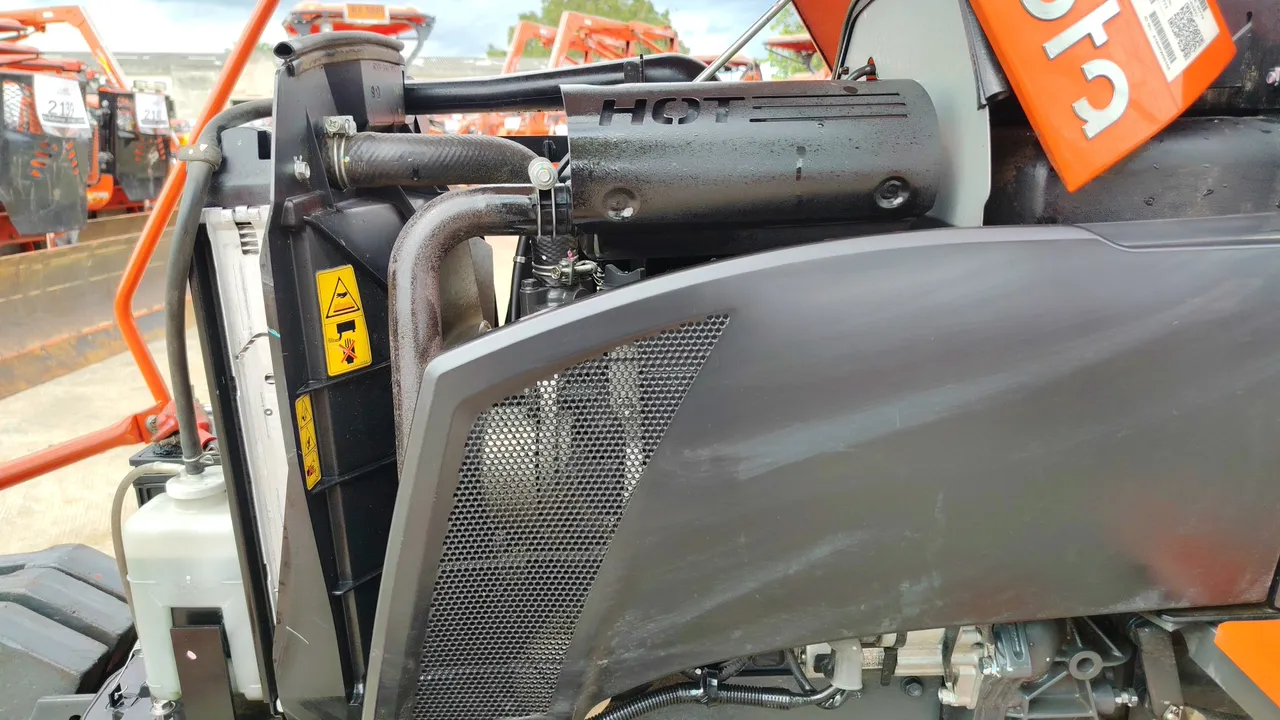 2025 Kubota B2140SN-B – Exterior