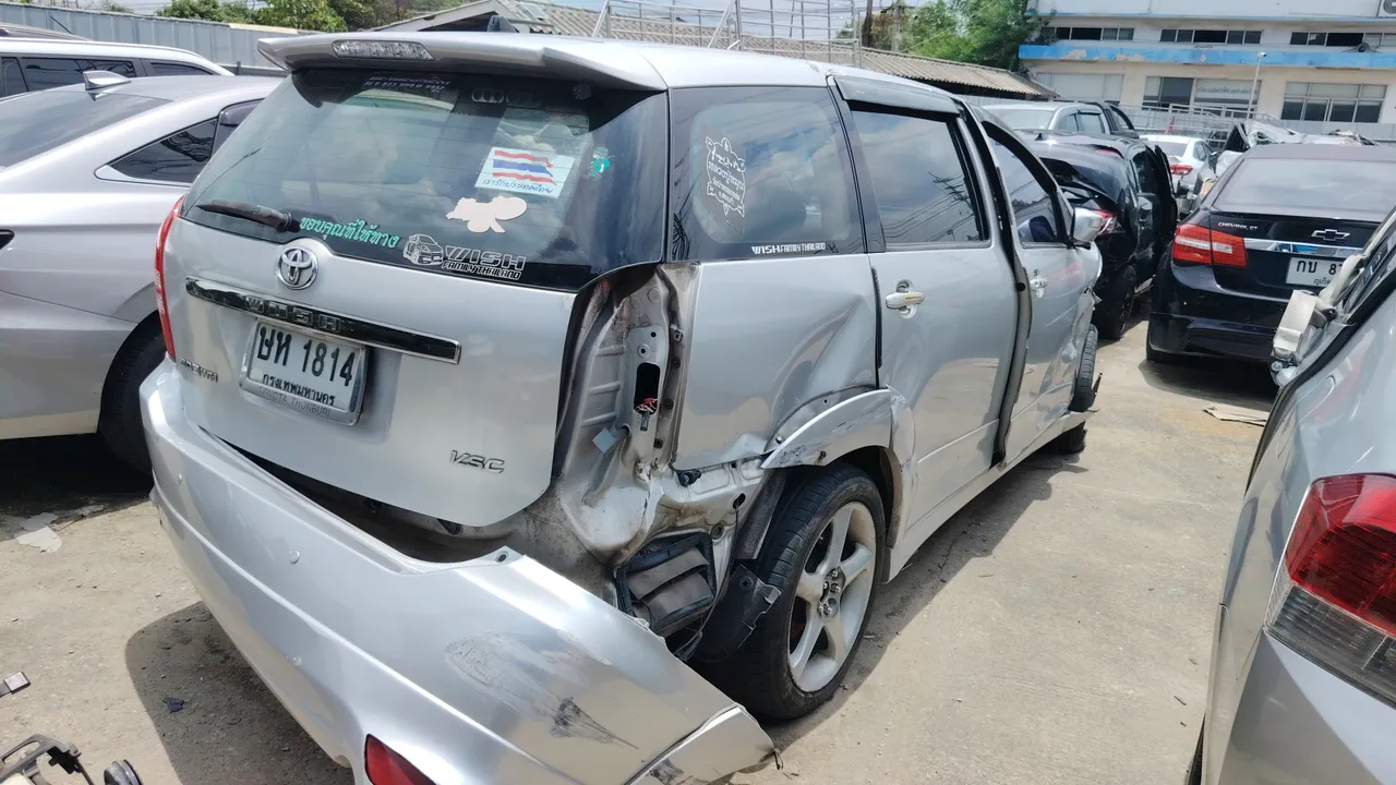2004 Toyota Wish – Exterior