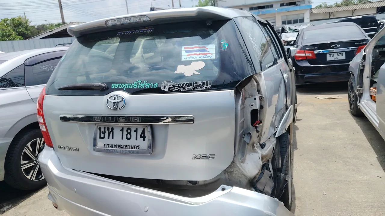 2004 Toyota Wish – Exterior