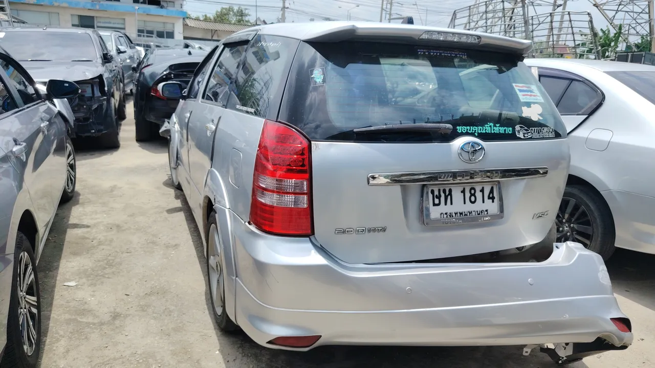 2004 Toyota Wish – Exterior