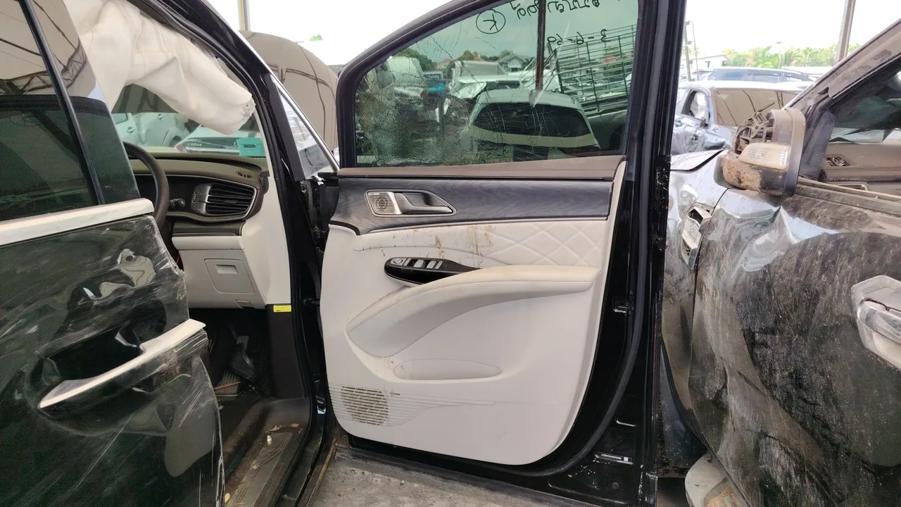 2024 BYD Denza D9 – Front