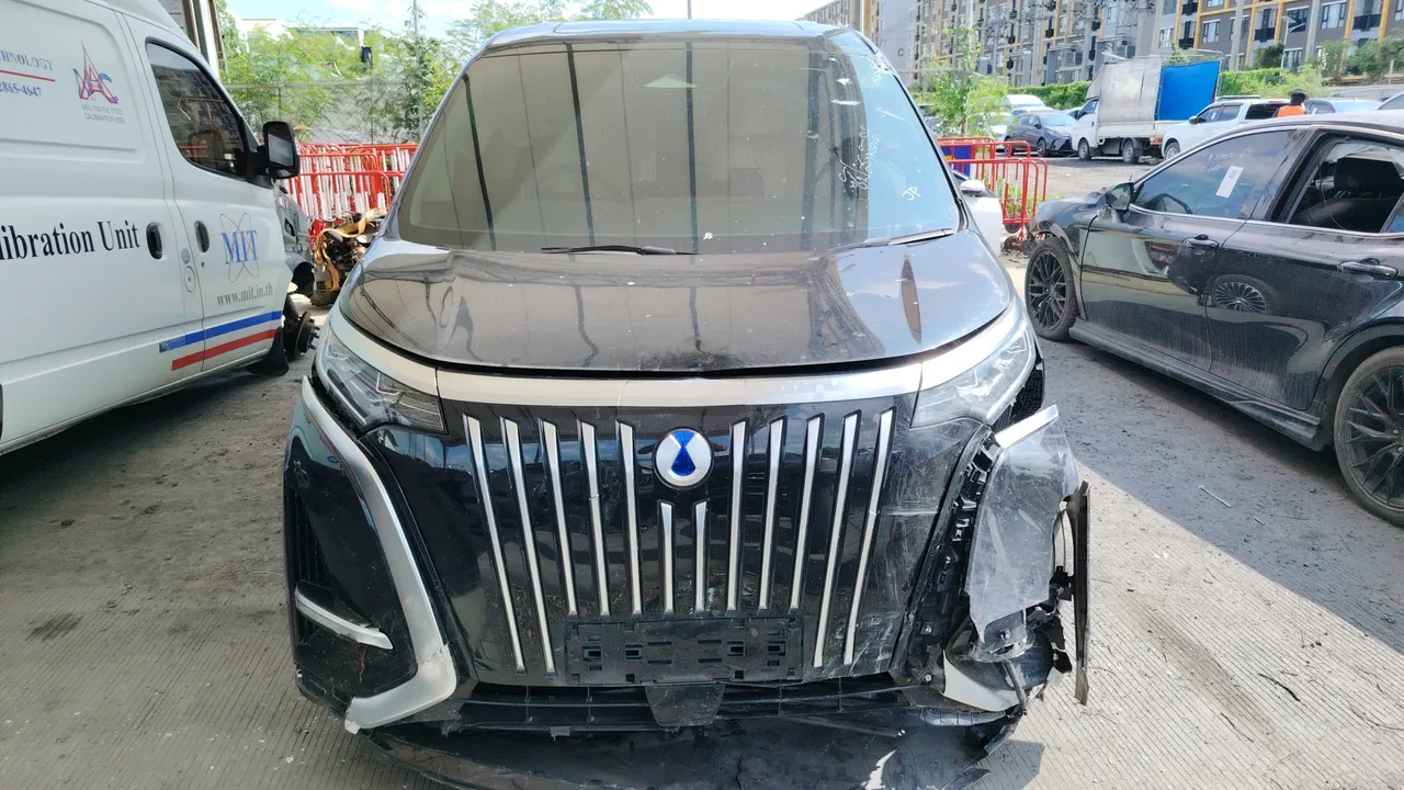 2024 BYD Denza D9 – Front
