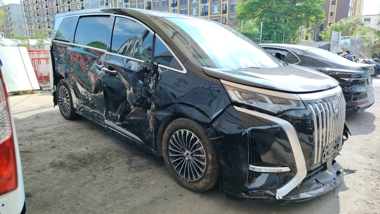 2024 BYD Denza D9 – Front
