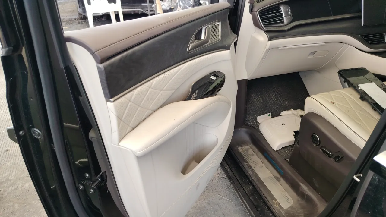 2024 BYD Denza D9 – Front