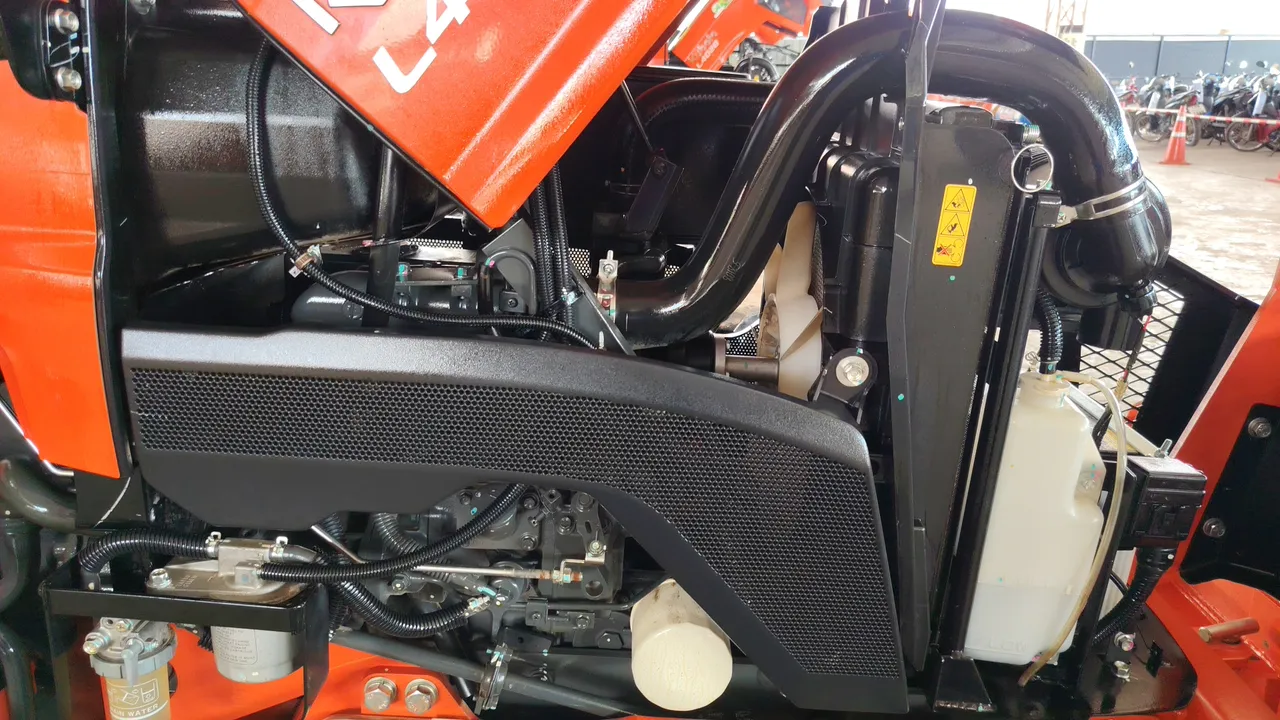Kubota L4028 – Exterior