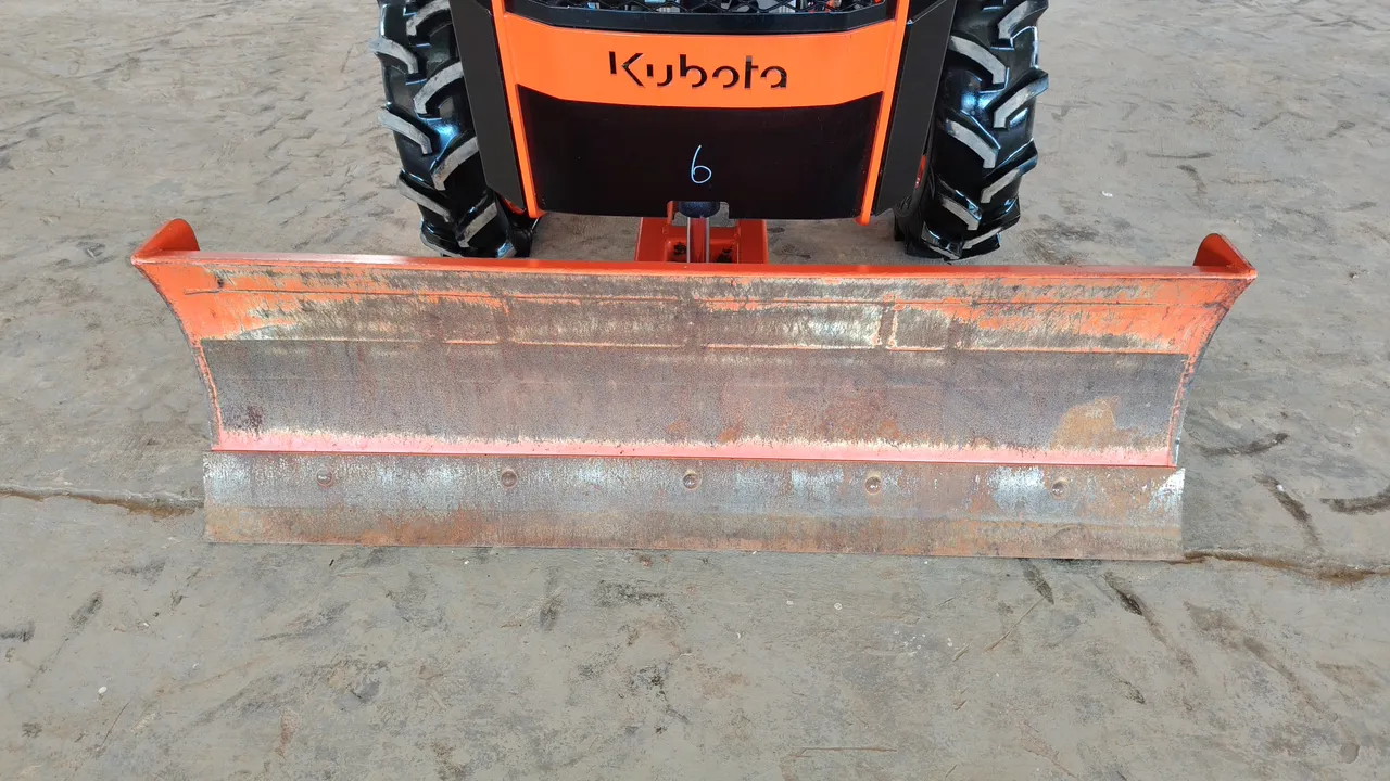 Kubota L4028 – Exterior