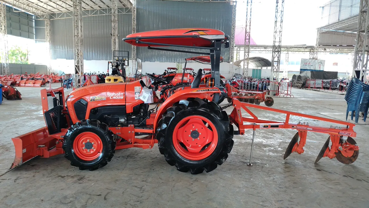 Kubota L4028 – Exterior