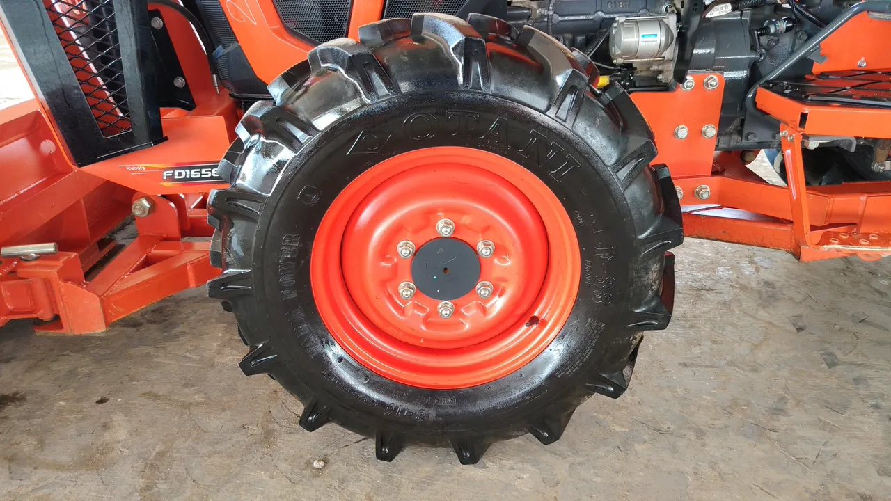 Kubota L4028 – Exterior