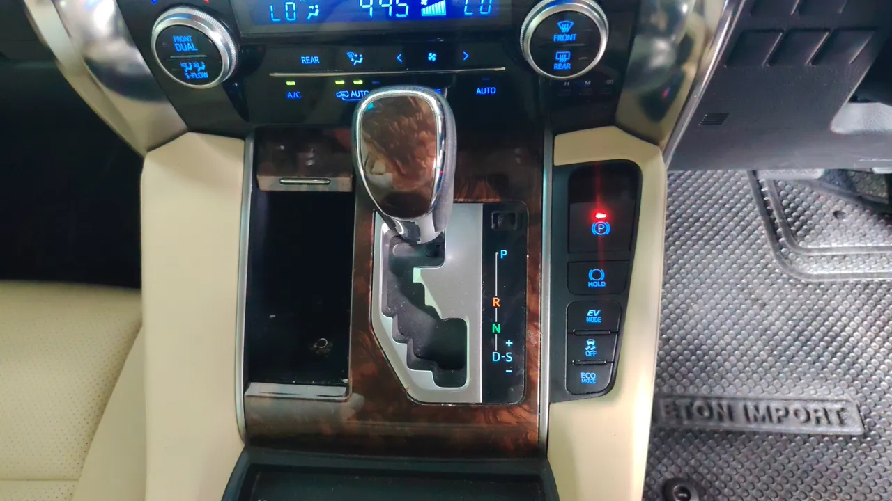 2022 Toyota Alphard – Exterior