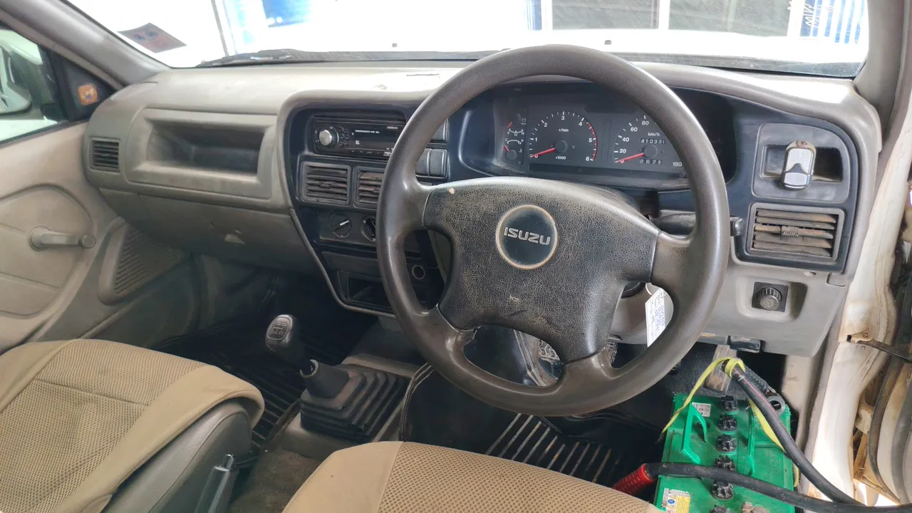 2001 Isuzu Dragon – Exterior