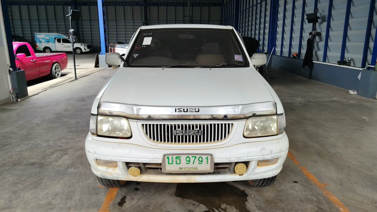 2001 Isuzu Dragon – Exterior