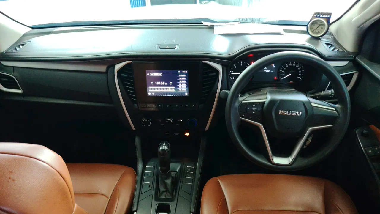 2022 Isuzu MU-X – Exterior
