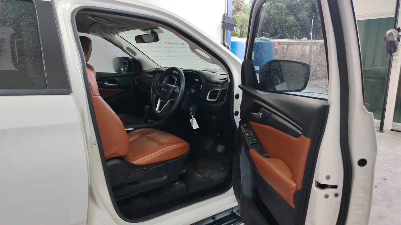 2022 Isuzu MU-X – Exterior