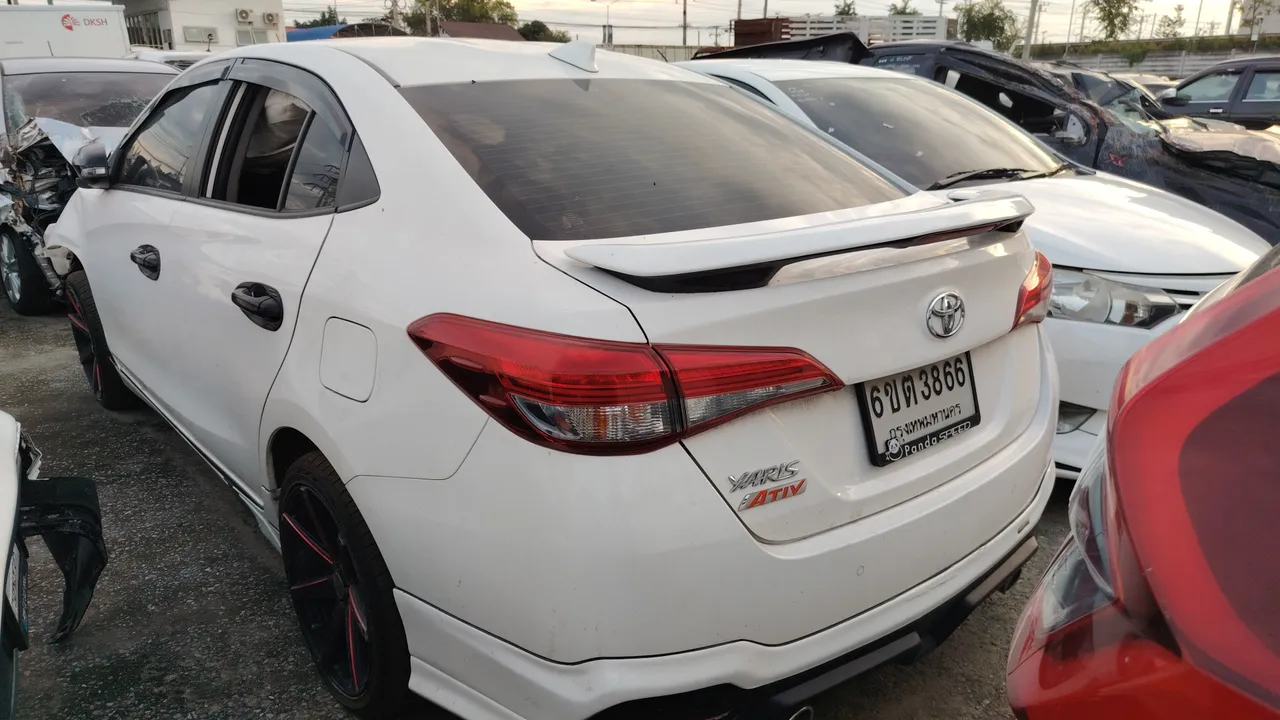 2017 Toyota Yaris Ativ – Exterior
