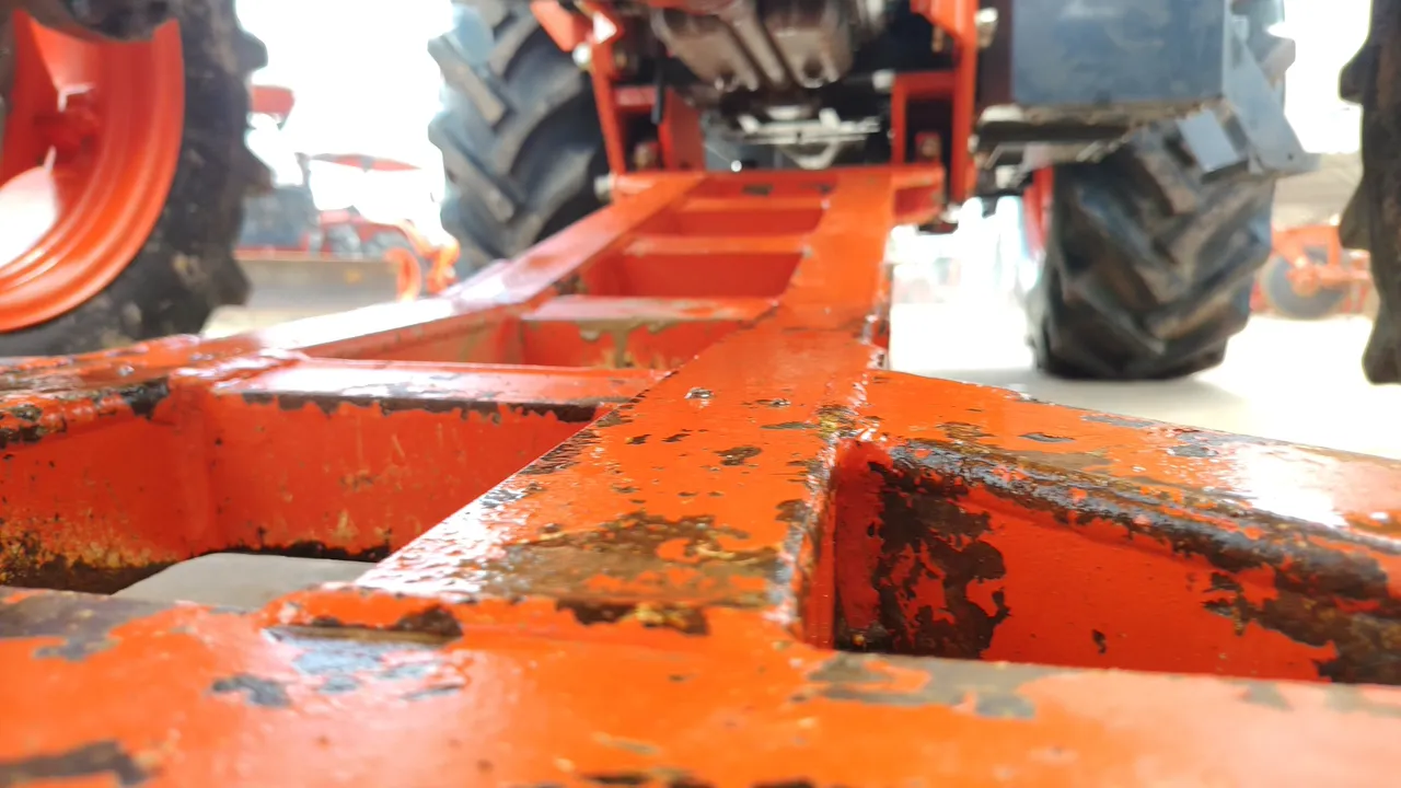 2025 Kubota M8808 – Exterior