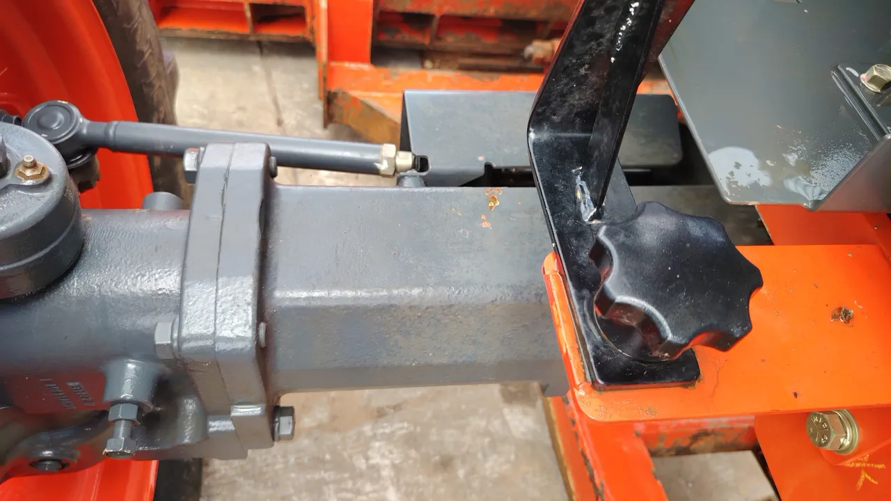 2025 Kubota M8808 – Exterior