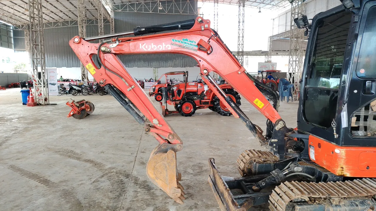 2024 Kubota KX033-4 – Exterior
