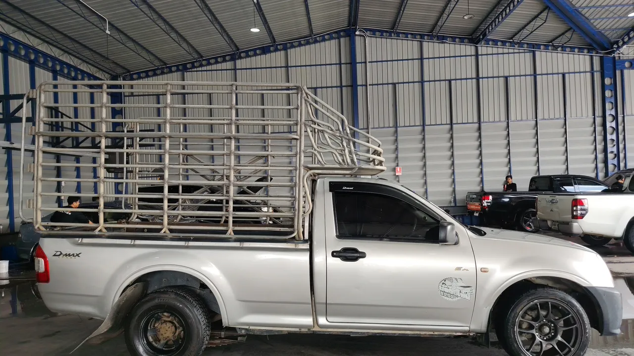 2011 Isuzu D-Max – Back