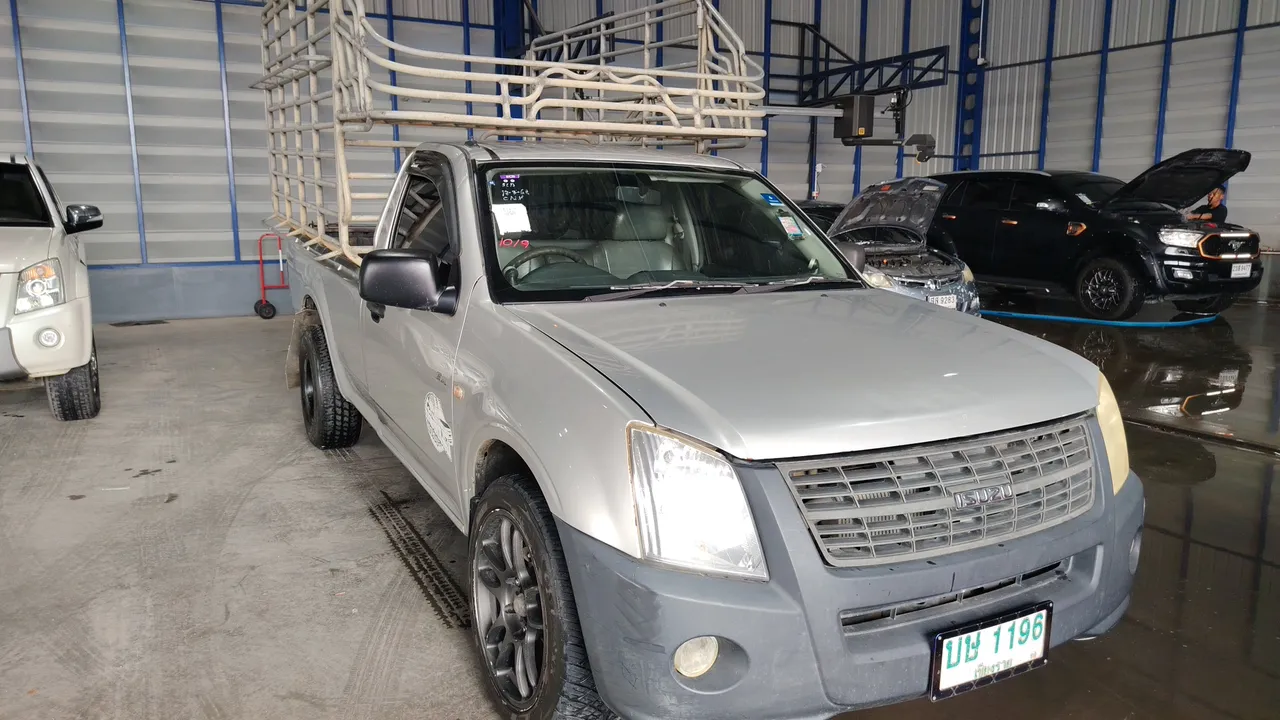 2011 Isuzu D-Max – Front