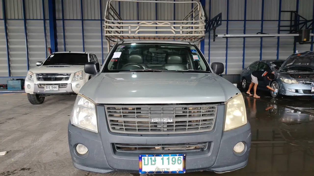 2011 Isuzu D-Max – Front