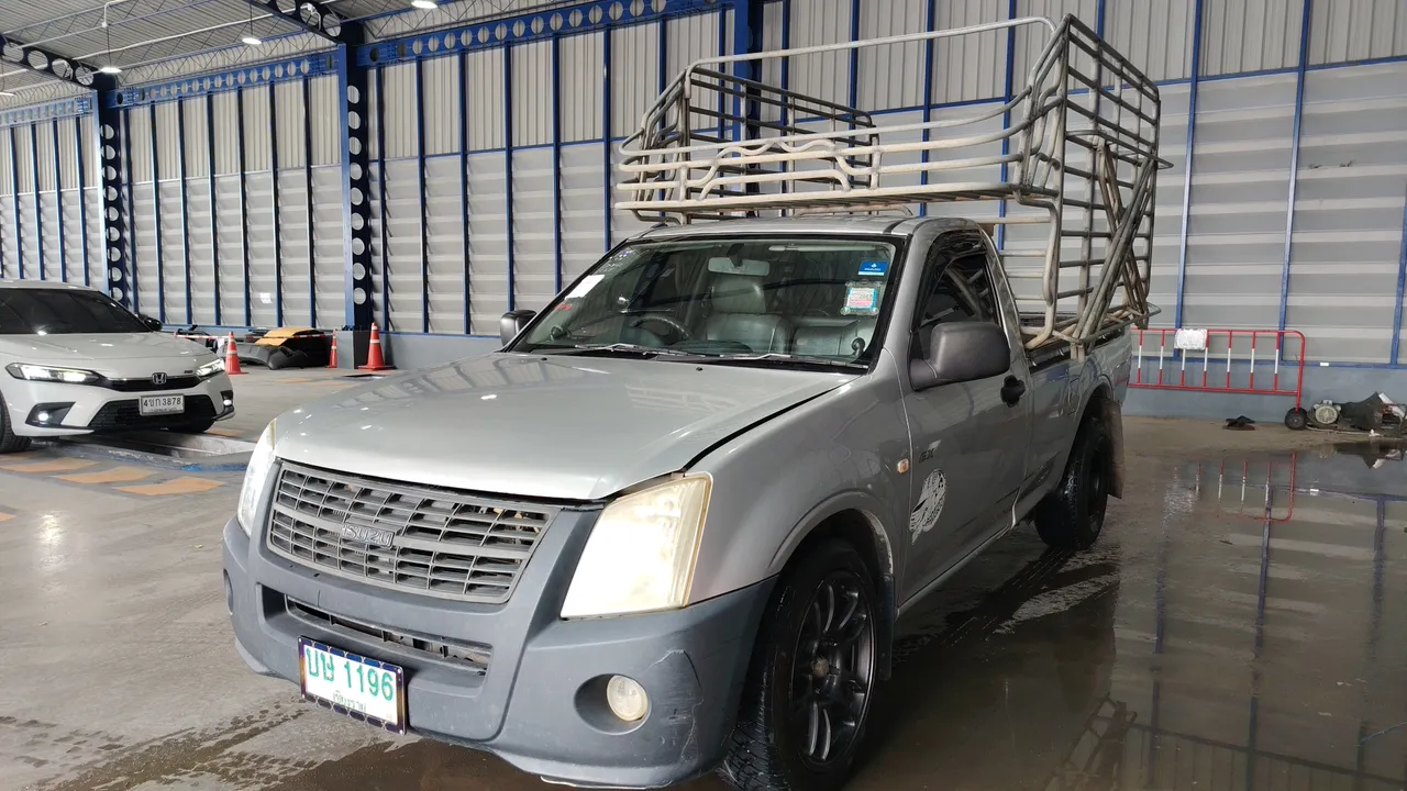 2011 Isuzu D-Max – Front