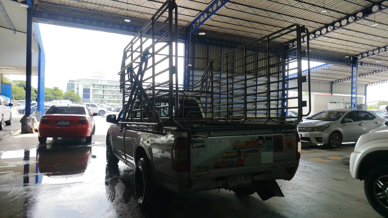 2011 Isuzu D-Max – Back