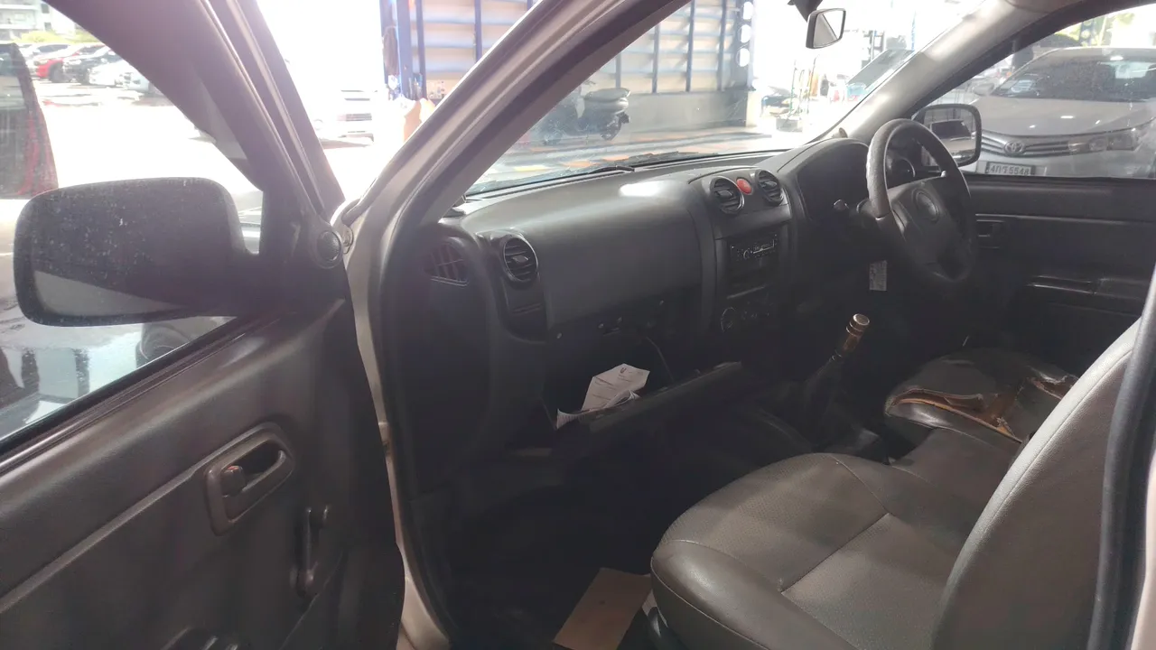 2011 Isuzu D-Max – Front