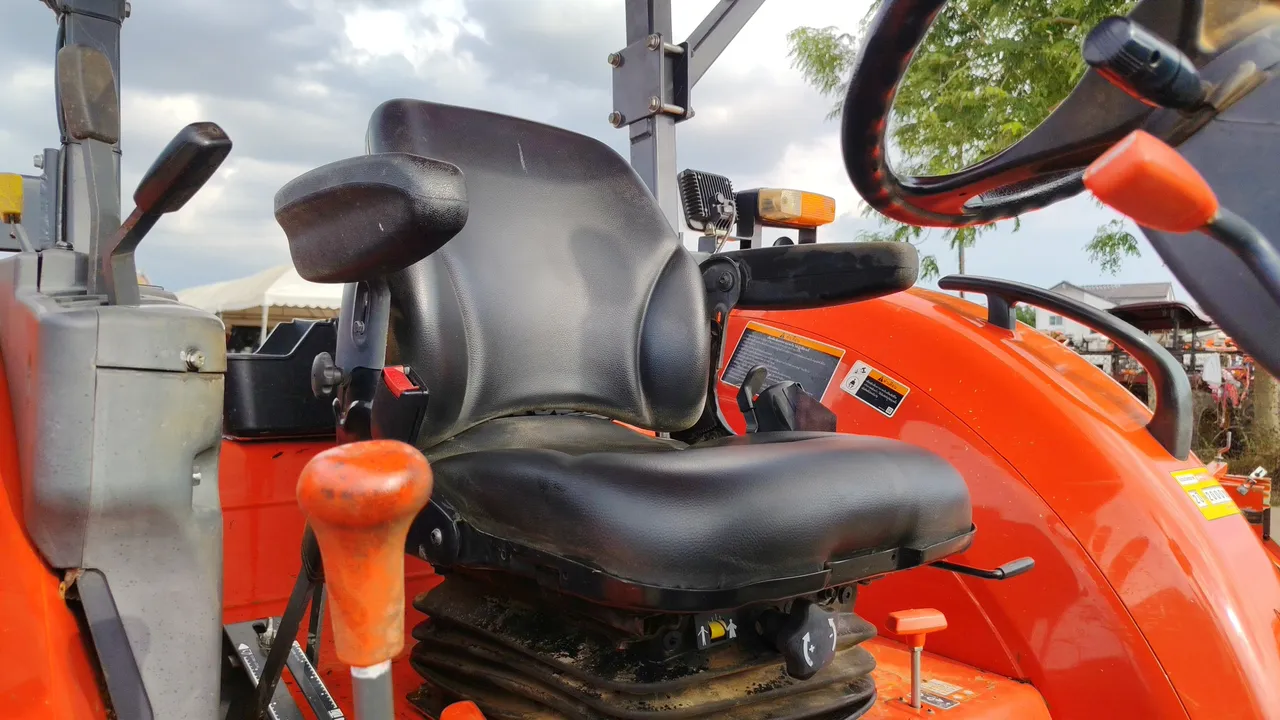 2020 Kubota M9808 – Exterior