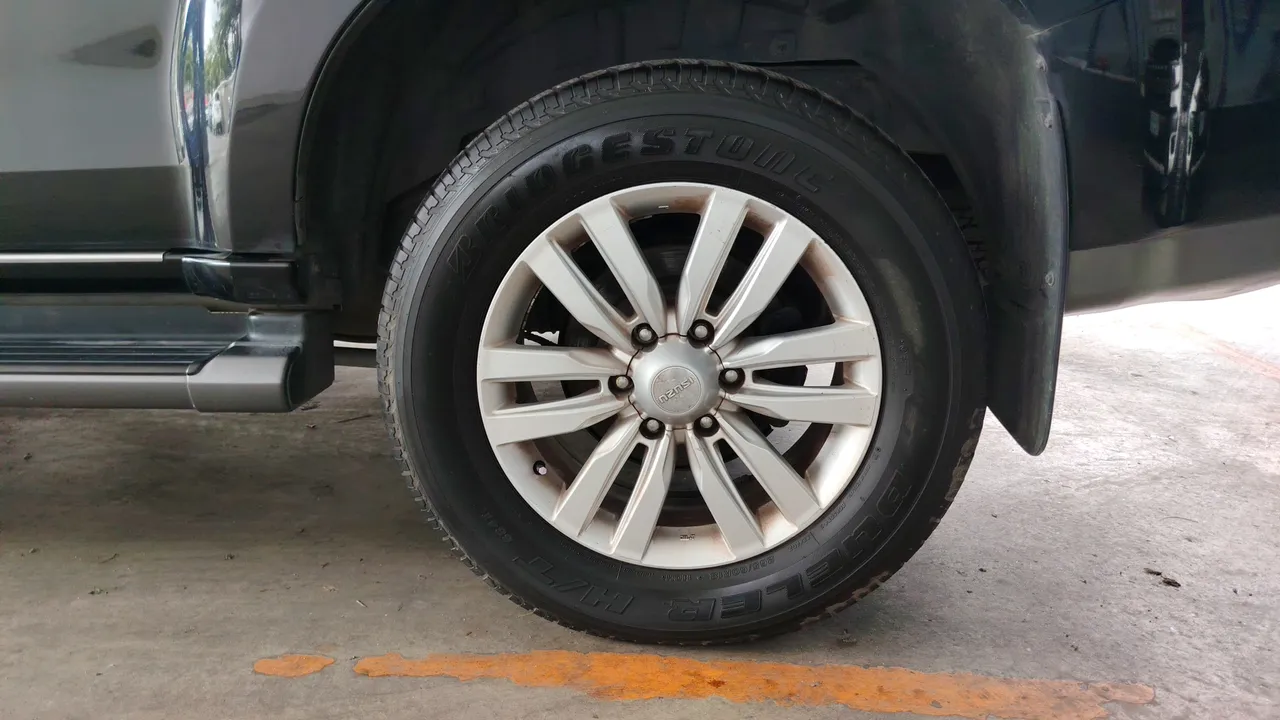 2014 Isuzu MU-X – Exterior