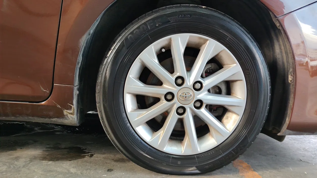2016 Toyota Camry – Exterior