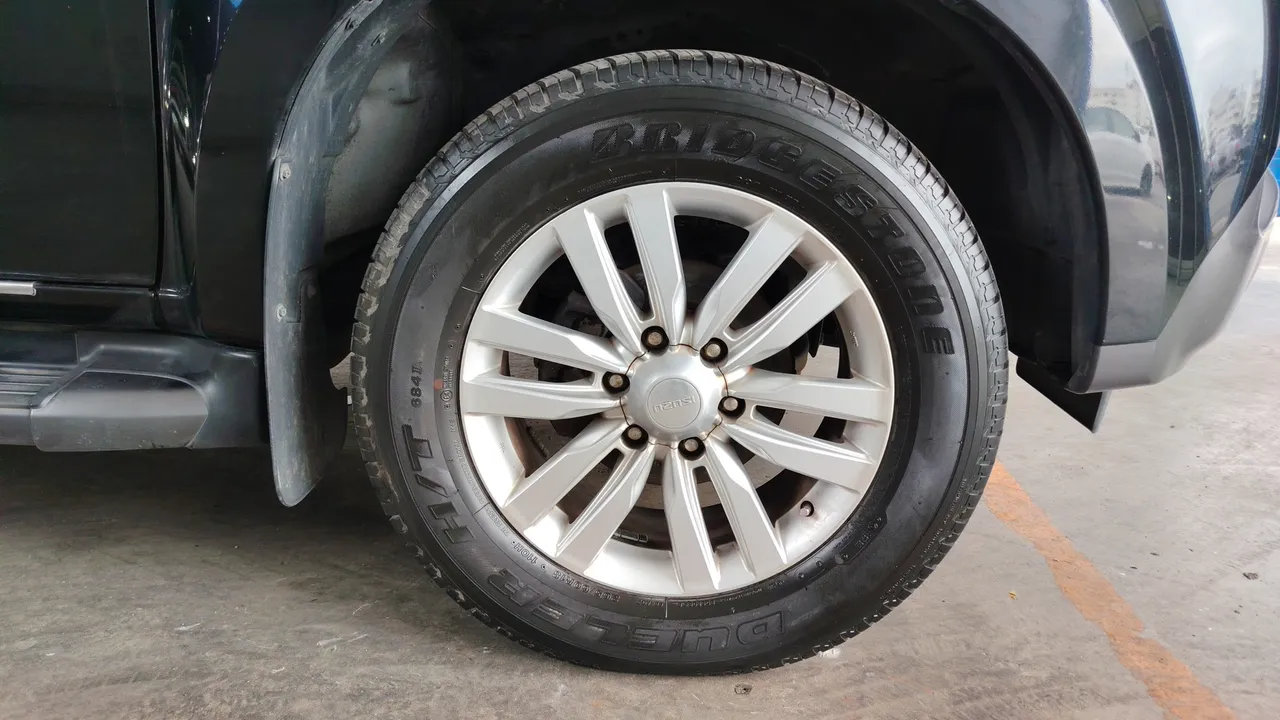 2014 Isuzu MU-X – Exterior