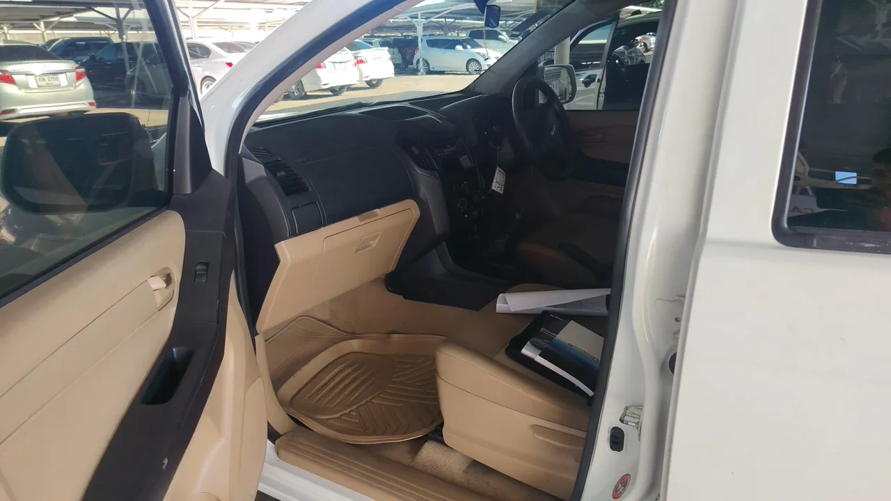 2016 Isuzu D-Max – Front
