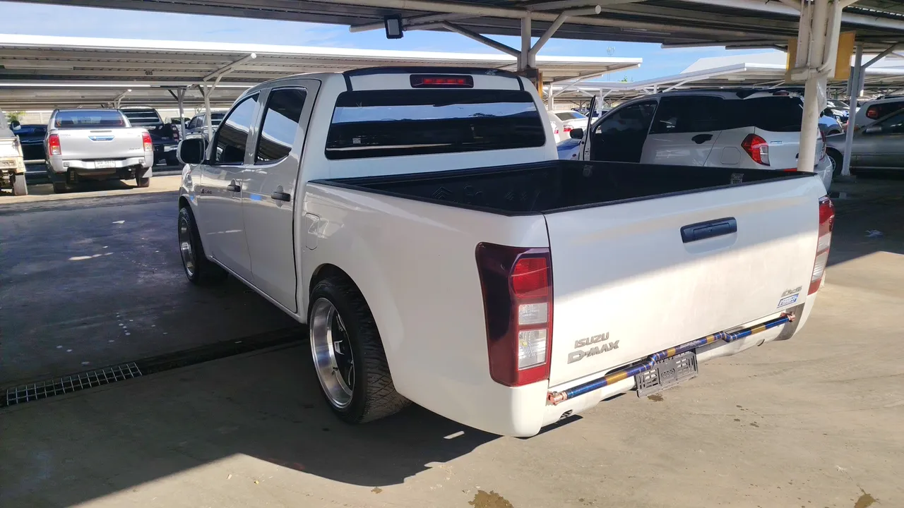 2016 Isuzu D-Max – Back